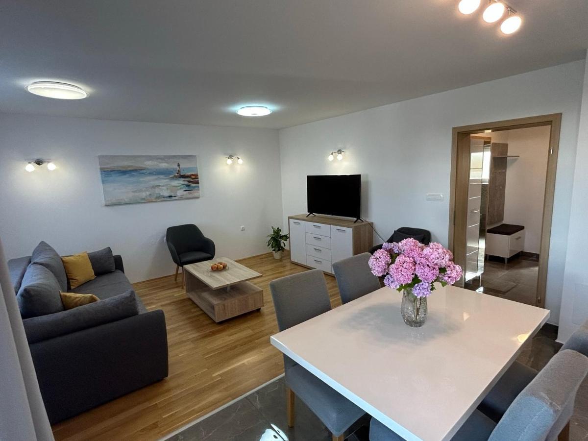 Sweet Lapat By El-Pi Tours Apartment Porat  Exterior photo